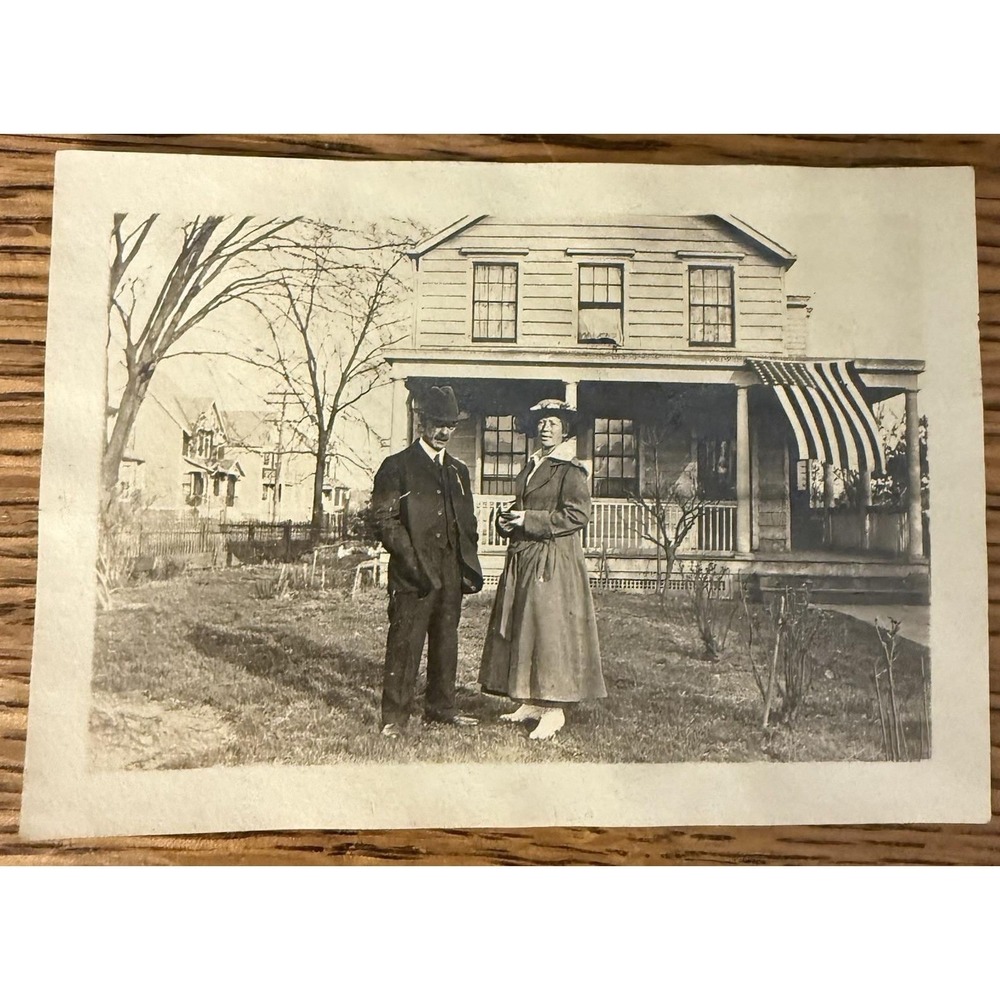 Antique Americana Photo Couple w American Flag‎ Historic Home Snapshot 1920s